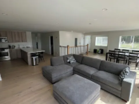 Cozy 3-bedroom house in peaceful Kenai with AC, WiFi Hoteles en Kenai