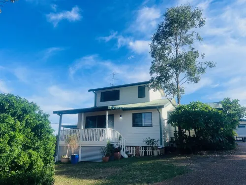 Cosy little cottage in Brightwaters NSW close to the shores of Lake Macquarie.