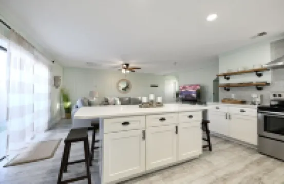 Cozy 3 Bed/2 Bath Beach House, Only Steps to the beach. Pet Friendly. EV Charger