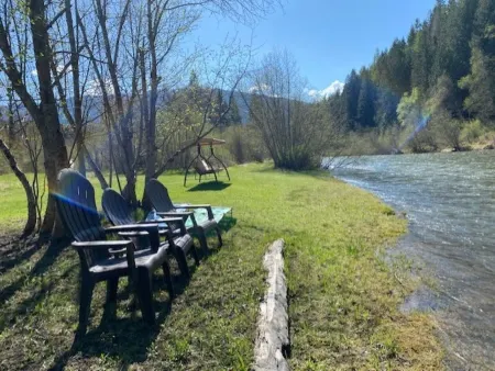 THE CABIN on Lake Creek River