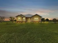Florida Countryside Retreat-Charming 3-bedroom house with Jacuzzi and Spa pool! Hotels in DeSoto County