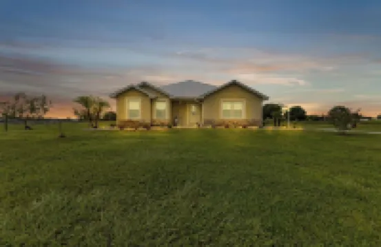 Florida Countryside Retreat-Charming 3-bedroom house with Jacuzzi and Spa pool!