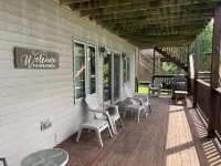 4 bedroom, 2 bath upper and lower unit Sleeps 14