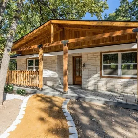 Tanglewood Farmhouse / Lake Texoma 800ft / Sleeps 14 / GameRoom +  Resort Access