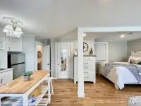 Super-Walkable Downtown Studio