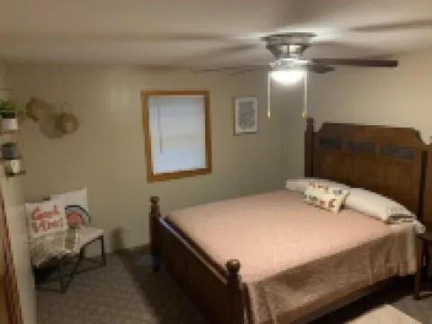 Lakeside Hideaway a spacious lodge with a lake view close to local attractions.