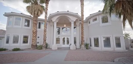 Golf Mansion • 7Br • 12 Beds • Luxe• 7 Golf Courses Within 3 Miles Отели рядом с достопримечательностью «Splash Pad»