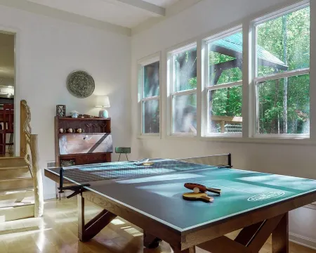 CRYSTAL CREEK ARCADE HOUSE! Big Creek + Arcade Room + Decks + Resort Amenities!