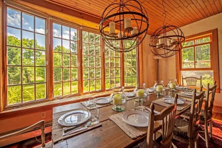 Fabulous cozy farmhouse on a Hudson Valley mountaintop Отели в г. Ваварзинг