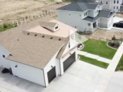 Modern Mapleton Get-a-way Hotels in Mapleton