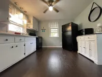 Breezy Pad, Close to the Lake, with Hot Tub