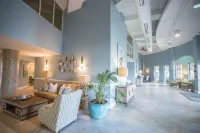 Condo IS on the Beach!  240+ 5-Star Reviews - Tiki Bar - 3 Pools - 2 Hot Tubs - شرفة