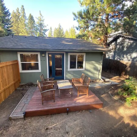 West Side Cozy Studio with Private Yard