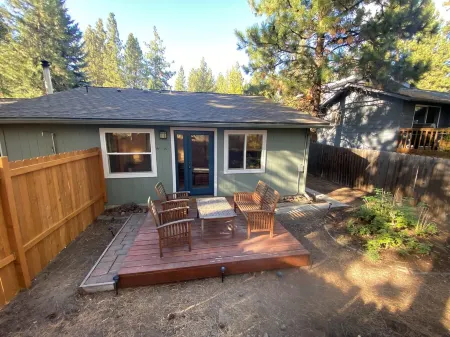 West side dog-friendly cozy studio w/ private yard