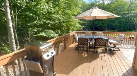 Peaceful 3-bedroom Cabin Near Lakes & Ski Resorts