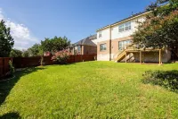 ★ Luxurious Two-Story Home ★ Near La Cantera/Rim