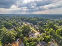 Near Downtown 3 Bedroom Home with King beds+ Parking+Deck Hotels in Sans Souci