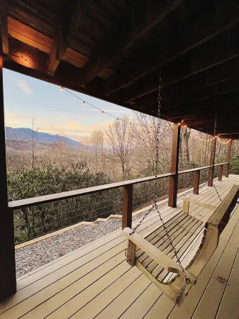 Spectacular Views! Hot tub, Hiking, Waterfalls, FishingReduced Rates