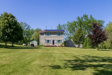Peaceful River Retreat with Fireplace & Panoramic Views