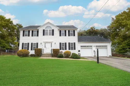 4-bedroom home just 30 minutes from Boston and many Universities Hotels in Randolph