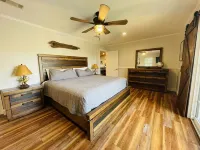 15 ACRE RIVER FRONT CABIN HOUSE ON THE SUWANNEE, WITH SPRING WALKING DISTANCE