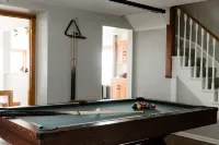 Spacious and Stylish Lakefront Retreat, Stunning Views, Firepit! Отели в г. Фокс Лейк
