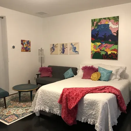 Lakefront Artist's Loft - Relax in Luxury!