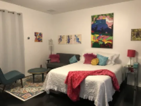 Lakefront Artist's Loft - Relax in Luxury!