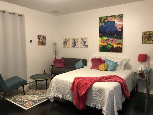 Lakefront Artist's Loft - Relax in Luxury!