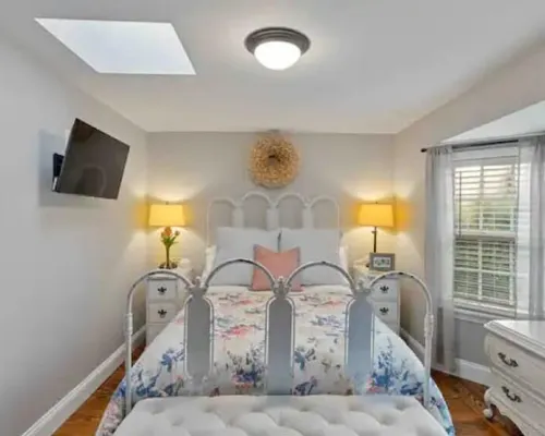 Your home away from home in downtown, historic Farmington! Hotels in St. Francois Township