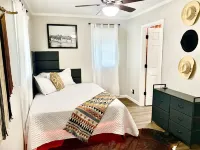 Downton Westrn Condo/50” TV~250mb WiFi/30%EXTEN’d Stay Discount