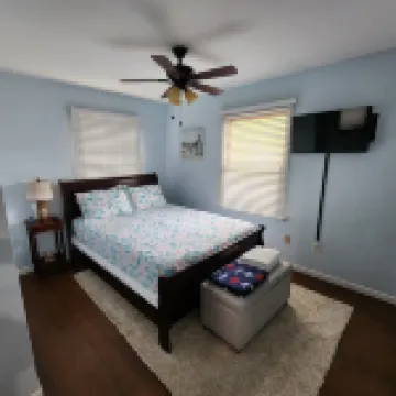 LARGE 5 BEDROOM HOME MINUTES FROM LBI 斯塔福德酒店