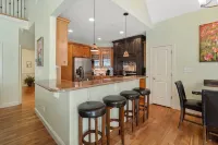 Family Resort! MINI GOLF, heated pool, lakefront, hot tub, game room & theater!