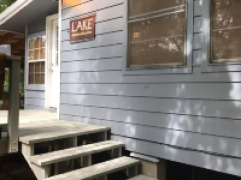Charming Cottage Snuggled in Main Lake Cove with Perfect Location and Views Hotels in Sabine Parish