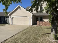 Terrific Townhome w/fenced in yard and patio