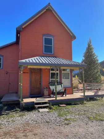 Creekside Side Pet Friendly Retreat