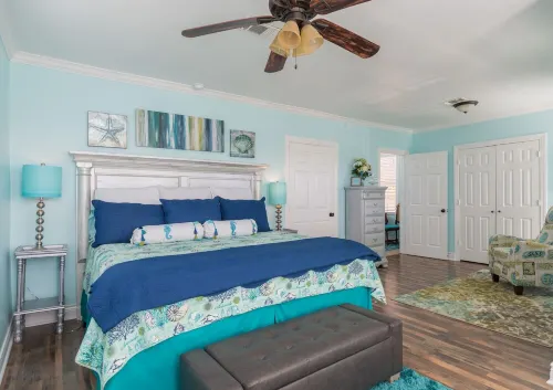 BEAUTIFUL 5-BEDROOM HOUSE WITH HEATED SWIMMING POOL, GAS GRILL, LARGE DECK