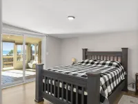 Cozy cabin overlooking Wister Lake