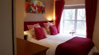Katie's Corner - Spacious Stylish Holiday Cottage, 3 Bedrooms & 2 Ensuite & Pets