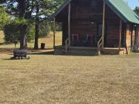 lakeside 3: Charming 2-bedroom cabin with AC and WiFi in peaceful Solgohachia Hotels in Conway County