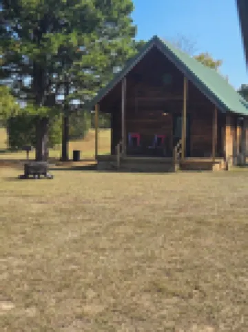 lakeside 3: Charming 2-bedroom cabin with AC and WiFi in peaceful Solgohachia