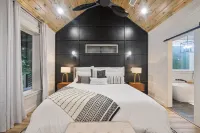 New!Pine Cone Cabin-Charming LUXURY1BedCabin that sleeps 4 surrounded by Pines - Chalets