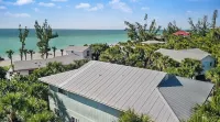 Family & Friends Retreat - 50 Steps to Uncrowded Beach w/ 4 King Beds & 4 Baths