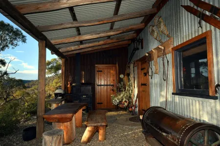 Bush Grove on the snowy river Отели рядом с достопримечательностью «Сноуи Маунтинс Граммар Скул»