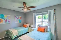 New AZ Oasis, Fire Pit, Yard, Grill, & Hot Tub!