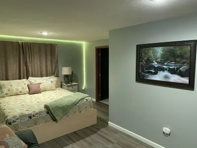 Shangri - La Hot Tub & Pool Fun 나인 마일 캠프그라운드 보트 론치 주변 호텔