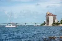 Sleeps 12!! Spacious Retreat in Sarasota, Close to Beaches and Downtown