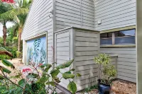 Art on the Beach Paradise 200ft from Beach! Hotels in Wabasso Beach