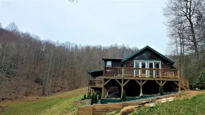 Secluded mountain cabin w. amazing views on 12 acres 3 miles to Blue Ridge Pkwy! Hotels near Spruce Pine Campground