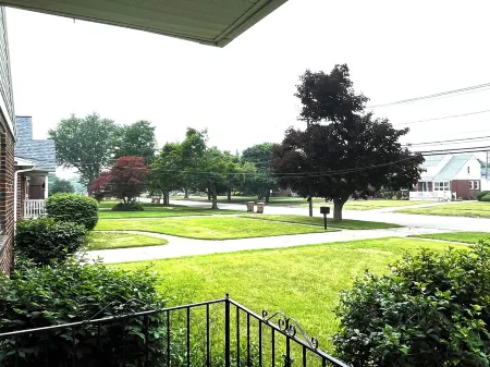 Entire Home 3 Bedroom 1 Bath 6 Guests - Convenient Location close to  Airport